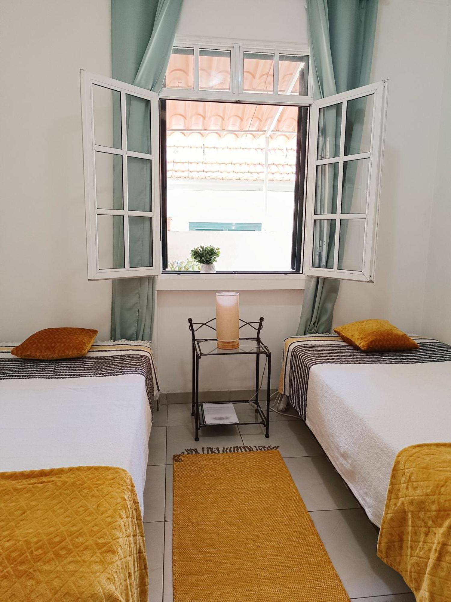 Home & Flower - Private Bedrooms Funchal Ngoại thất bức ảnh