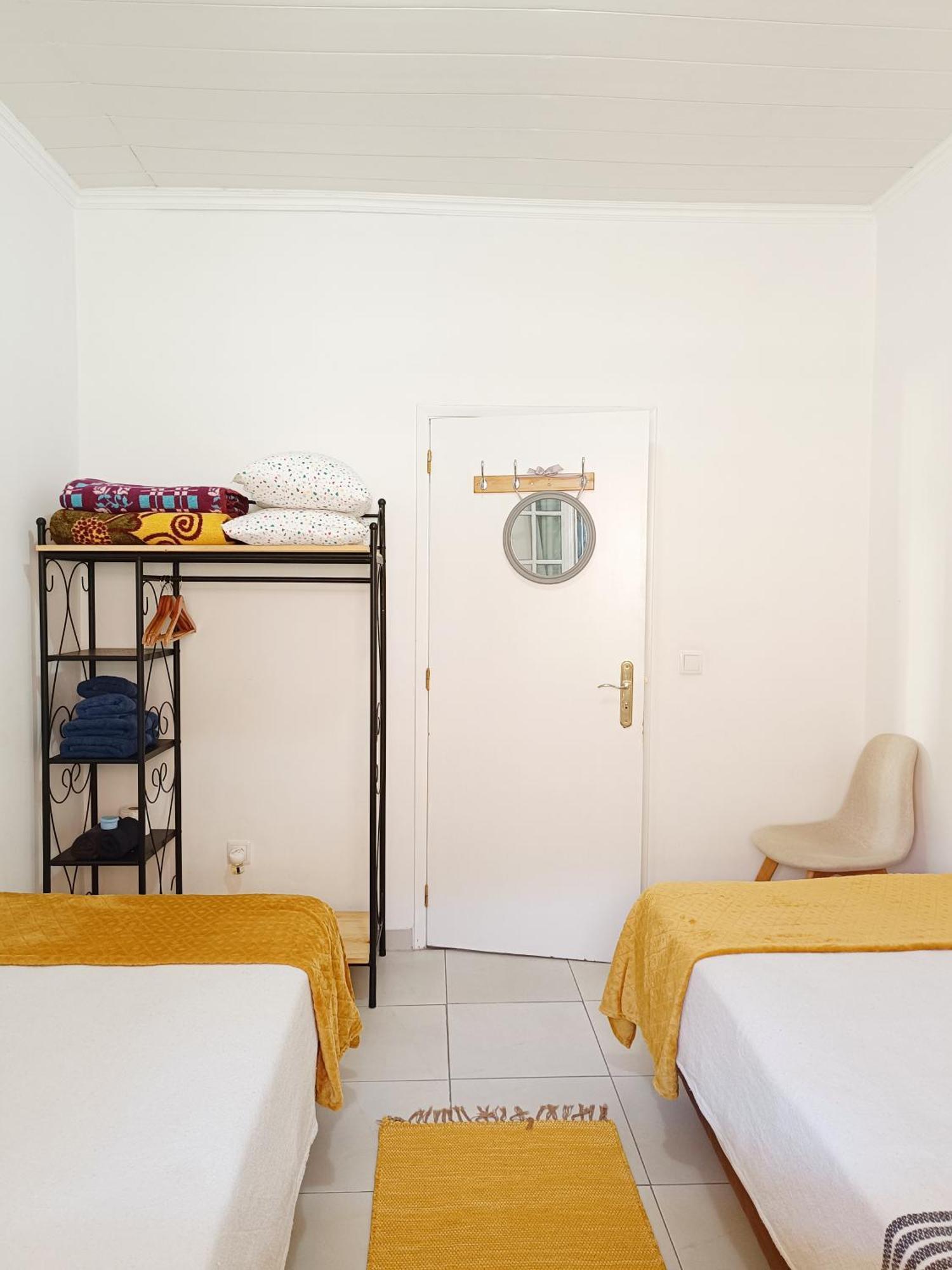 Home & Flower - Private Bedrooms Funchal Phòng bức ảnh