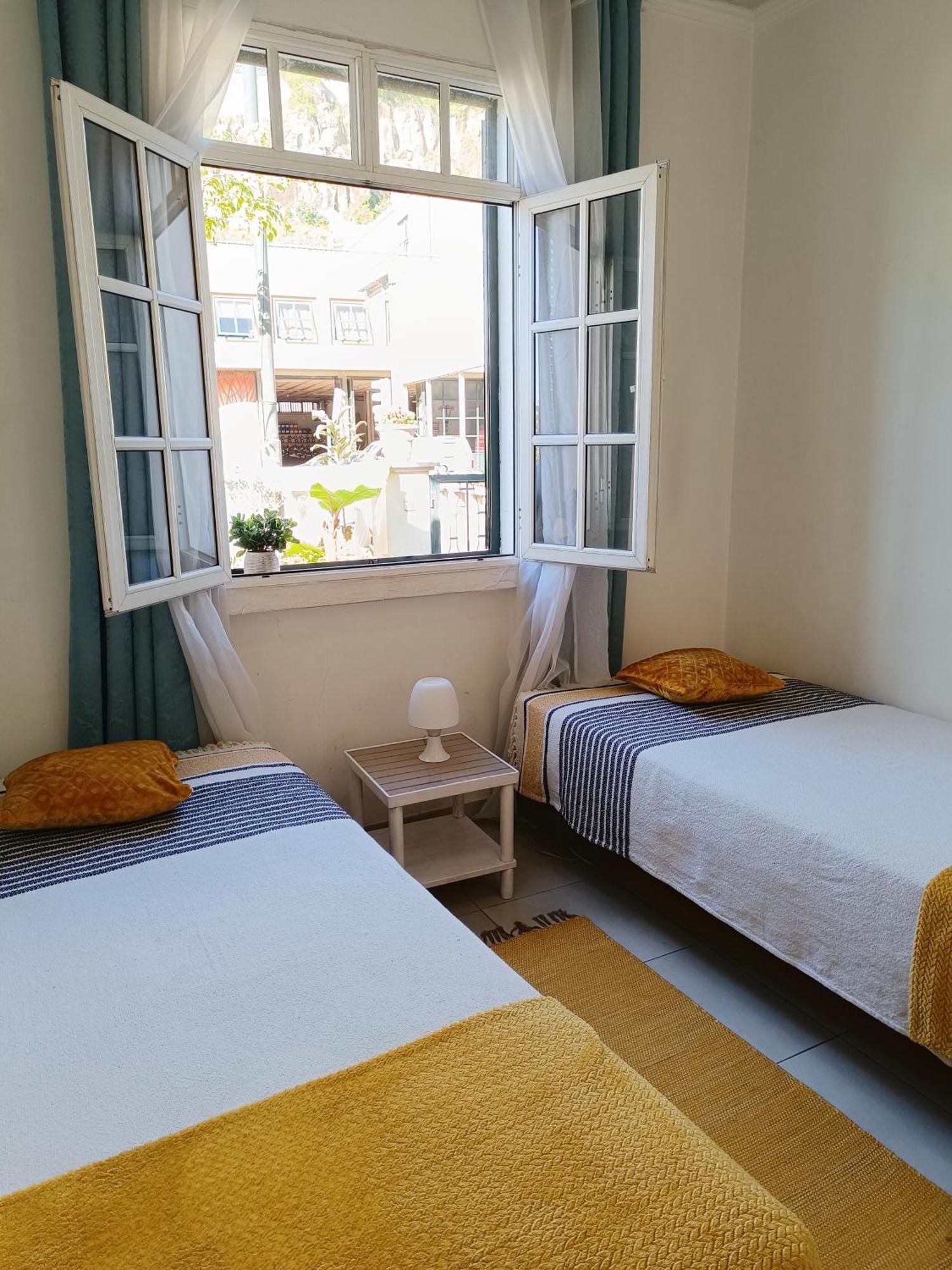 Home & Flower - Private Bedrooms Funchal Phòng bức ảnh