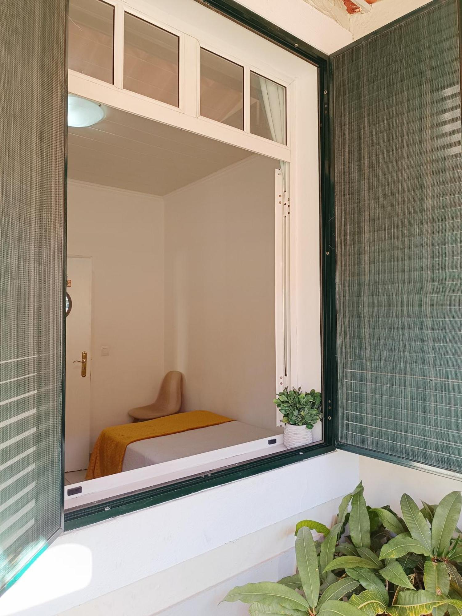 Home & Flower - Private Bedrooms Funchal Phòng bức ảnh