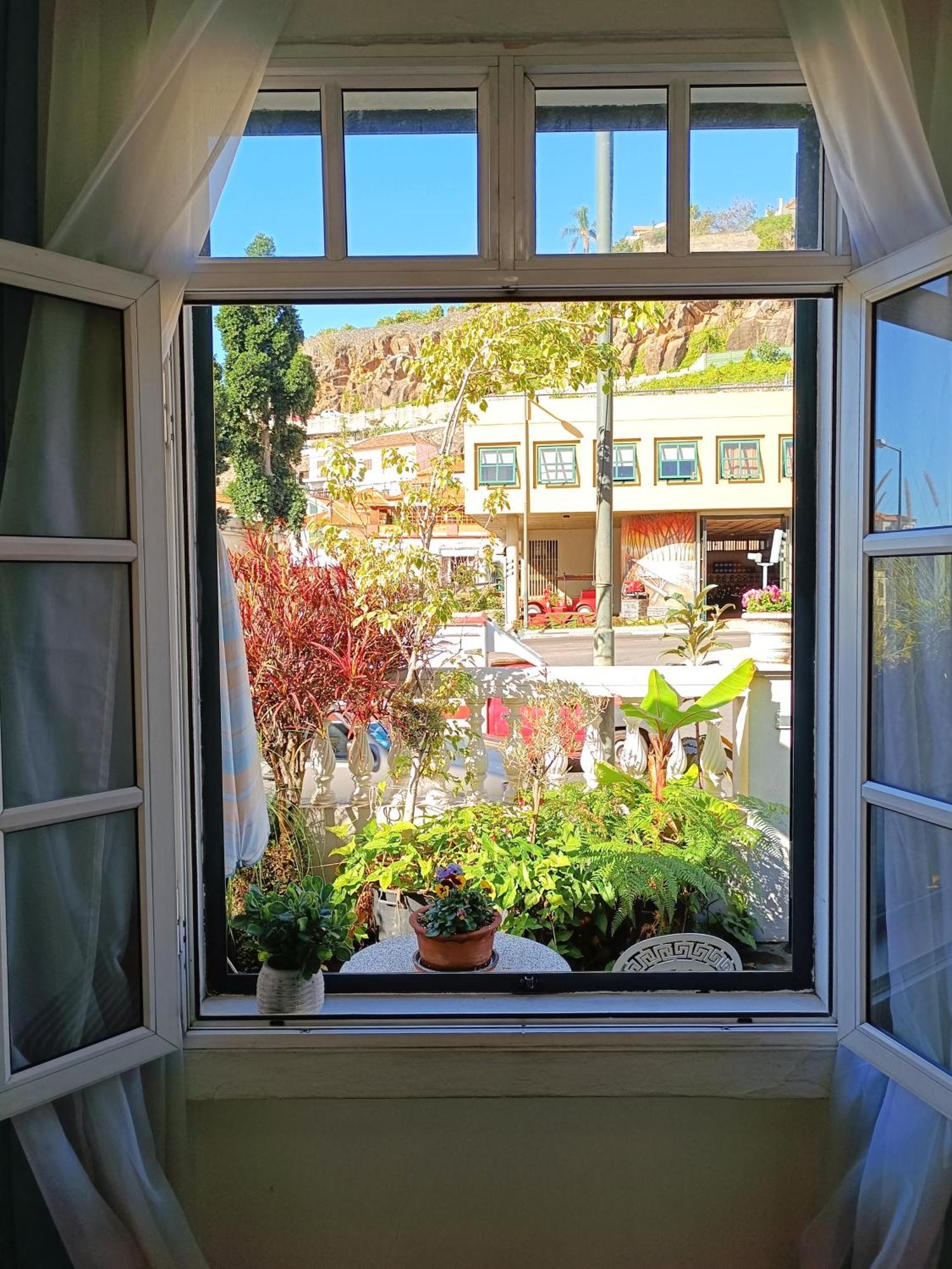 Home & Flower - Private Bedrooms Funchal Phòng bức ảnh