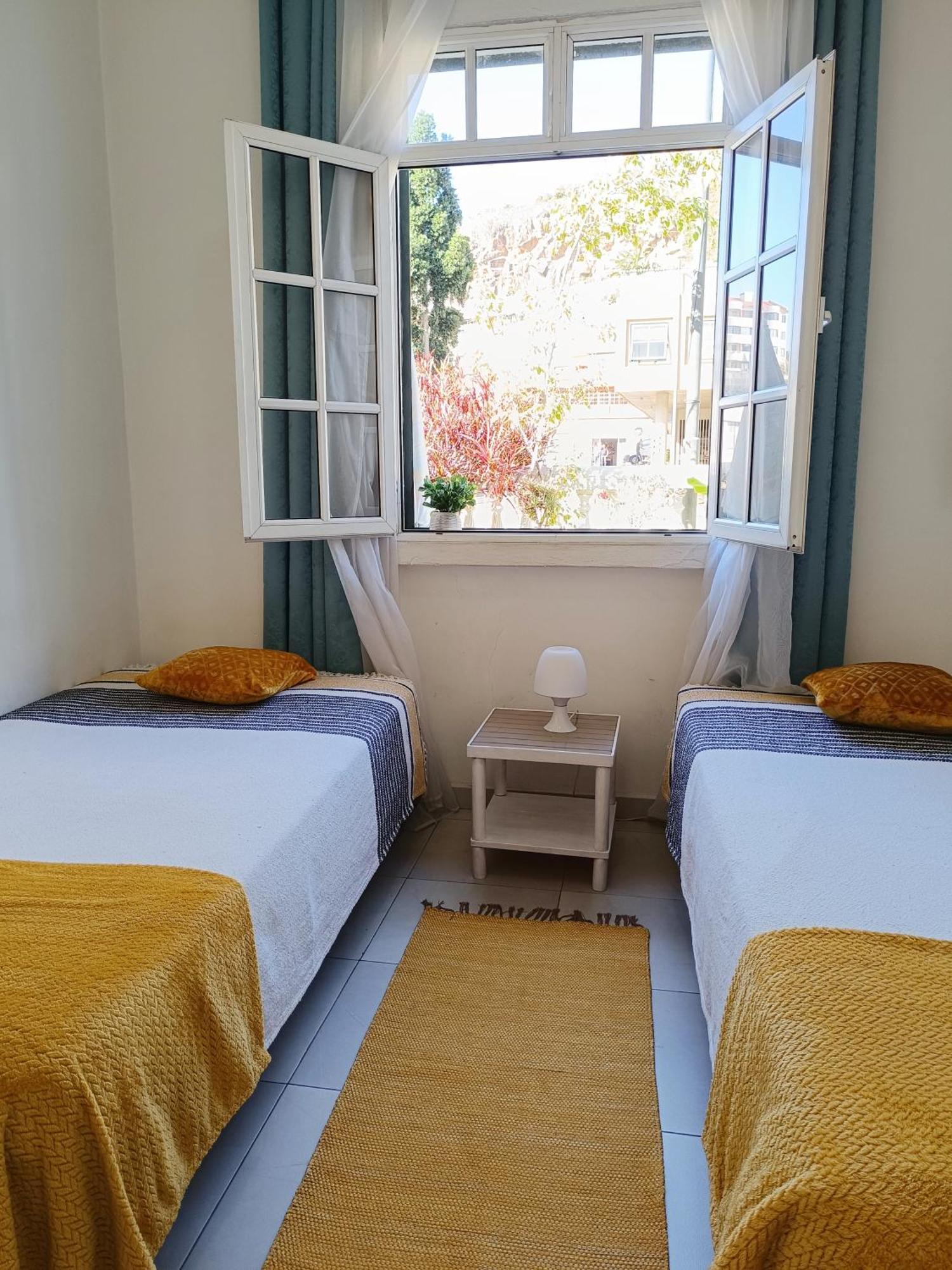 Home & Flower - Private Bedrooms Funchal Phòng bức ảnh